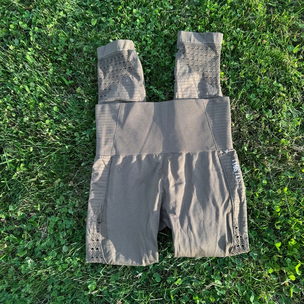Gymshark Energy+ Seamless Olive Cropped Leggings